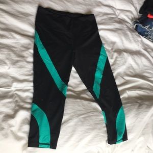 Victoria’s Secret Capri Workout Legging